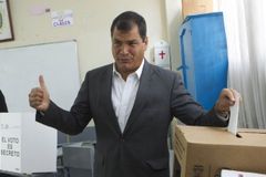 Jižní Amerika pokračuje vlevo, prezident Correa obhájil