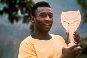 Mistr kliček a gólů Pelé slaví 75 let. Po právu je nazýván králem fotbalu