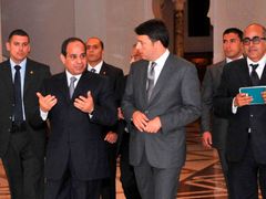 Egyptský prezident Sísí a italský premiér Renzi na pondělním jednání.