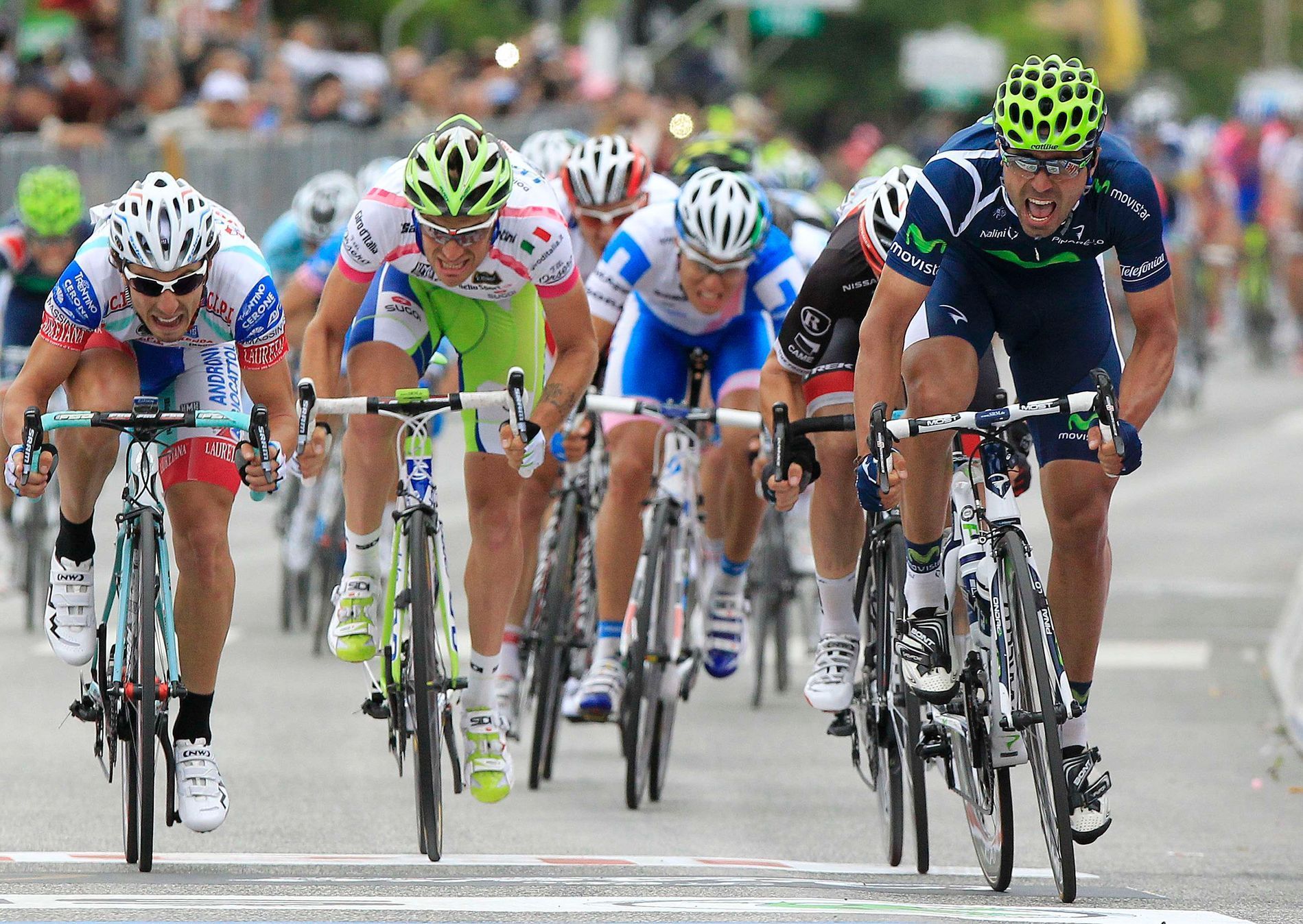 Alberdi Ventoso spurtuje v 9. etapě Giro d´Italia
