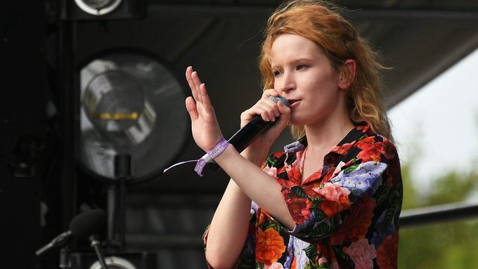 Ruská zpěvačka Monetočka, vlastním jménem Jelizaveta Gyrdymovová, je hlasem odporu proti Putinovi.