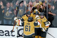 Vegas vyhráli ve finále NHL na ledě Floridy a mají na dosah historický triumf