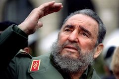 Politici zblblí Fidelem. Juncker by mohl z fleku nosit tričko s vrahem Che Guevarou