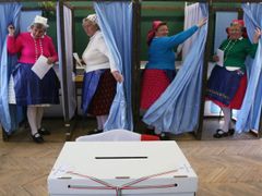 Volby v podaní žen z obce Veresegyhaza, ležící 30 kilometrů východně od Budapešti.