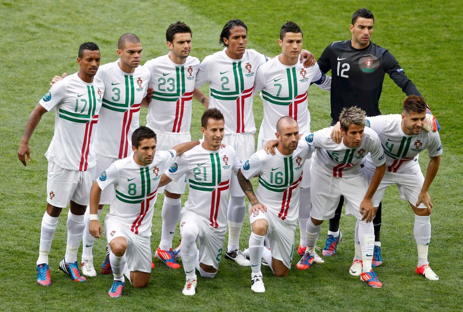 Portugalský tým v utkání Dánska s Portugalskem na Euru 2012
