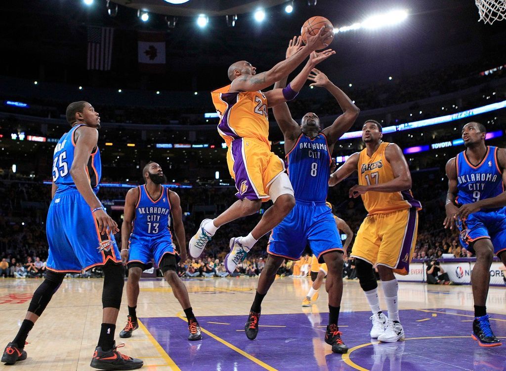 Kobe Bryant, basketbalista Los Angeles Lakers v utkání NBA proti Oklahomě