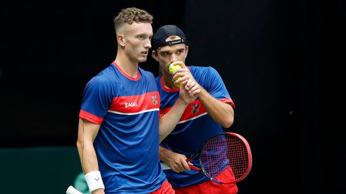 Jiří Lehečka a Tomáš Macháč se musí připravit i na nezvykle brzký start utkání se Španělskem.