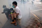 Hongkong znovu na nohou kvůli Číně. Policie použila proti demonstrantům slzný plyn