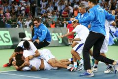 Argentina poprvé ovládla Davis Cup! Triumf v Záhřebu oplakali hráči hrdinové i fanoušek Maradona