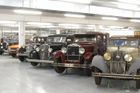 Automobily v depozitáři Národního technického muzea