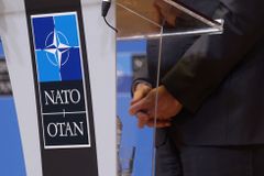 Ruská špionka se roky pohybovala mezi důstojníky NATO, odhalil server Bellingcat