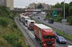 Nehoda kamionu uzavřela Pražský okruh směrem na D1