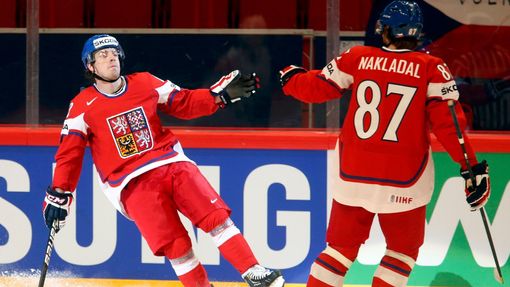 Hokej, MS 2013, Česko - Slovinsko: Petr Koukal a Jakub Nakládal, gól na 1:0