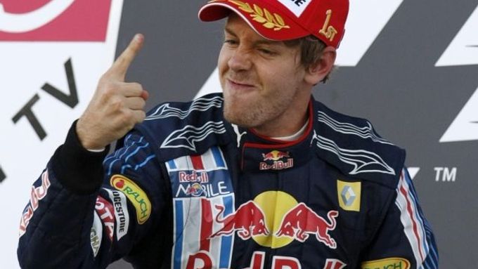 Sebastian Vettel slavil v Suzuce triumf.