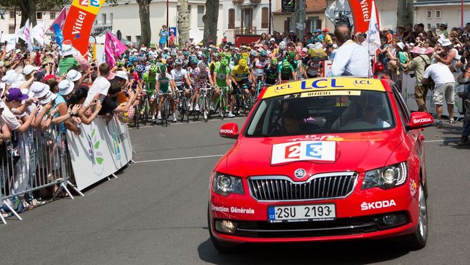 Podívejte se na exkluzivní galerii z vozu Škoda Superb, který během Tour de France slouží jejímu řediteli Christianu Prudhommemu. Právě zde se řídí celý slavný etapový závod