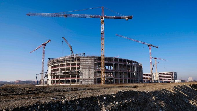 Milánská aréna pro nadcházející zimní olympiádu v Itálii vypadala v lednu 2025 takto.