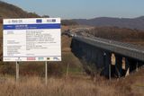 Dvanáctikilometrový úsek z Lovosic do Řehlovic se staví už devět let. Termín otevření je stanovený na 17. 12. 2016.
