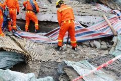 Jako když vám přes střechu přejede vlak. Zemětřesení v Mexiku si vyžádalo nejméně 90 obětí.