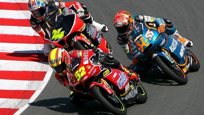 Lukáš Pešek (č. 52) dává českým fanouškům možnost po letech opět fandit svému jezdci v boji o nejvyšší příčky.