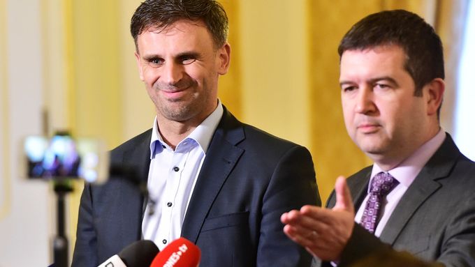 Předseda ČSSD Jan Hamáček (vpravo) a místopředseda Jiří Zimola.
