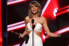 Letošnímu ročníku hudebních cen amerického magazínu Billboard (BMA) vévodila zpěvačka Taylor Swift. Odnesla si cenu v osmi kategoriích. Oceněna byla odbornou porotou (Top Female Artist), ale i fanoušky (Billboard Chart Achievement Award).