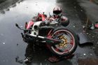 Mladík havaroval na motorce, v nemocnici zemřel