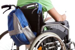 Invalidní vozík za 150 tisíc ukradl celostátně hledaný muž