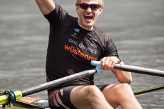 Skifař Synek završil světový hattrick, vyhrál v Amsterodamu