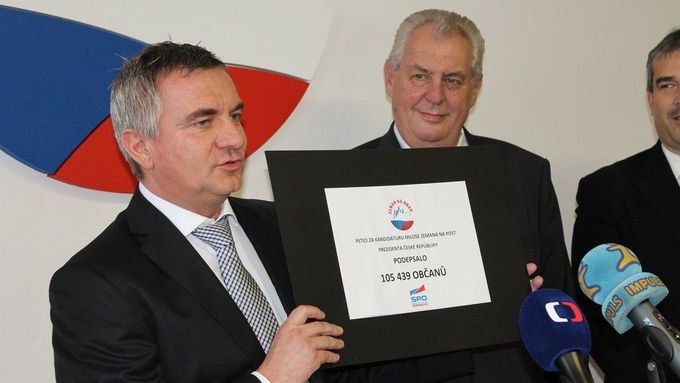 Miloš Zeman s kancléřem Vratislavem Mynářem.