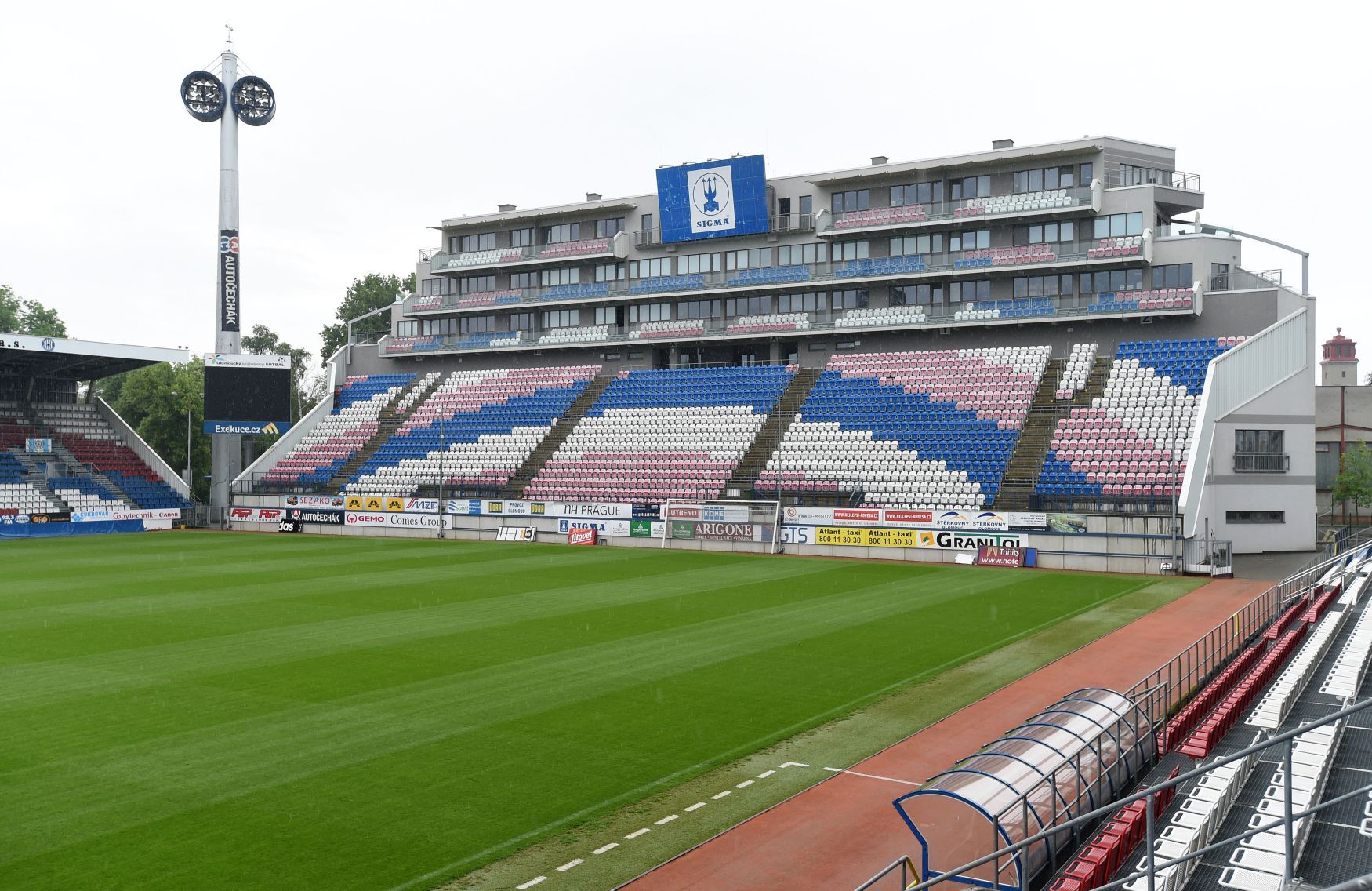 Opravená tribuna v Olomouci (Andrův stadion)