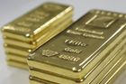 Zprávy z USA vyhnaly zlato na devátý rekord v měsíci