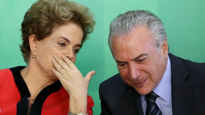 Sesazená prezidentka Dilma Rousseffová a její nástupce Michel Temer