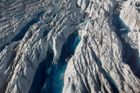 Netaje, ale naopak roste. Největší grónský ledovec zaskočil vědce