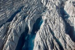 Netaje, ale naopak roste. Největší grónský ledovec zaskočil vědce