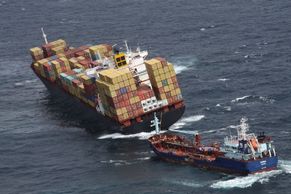 Topný olej z liberijské lodi dorazil k pobřeží Nového Zélandu