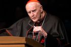 Malá katolická revoluce: americký kardinál poprvé rezignoval kvůli obvinění ze zneužívání dětí