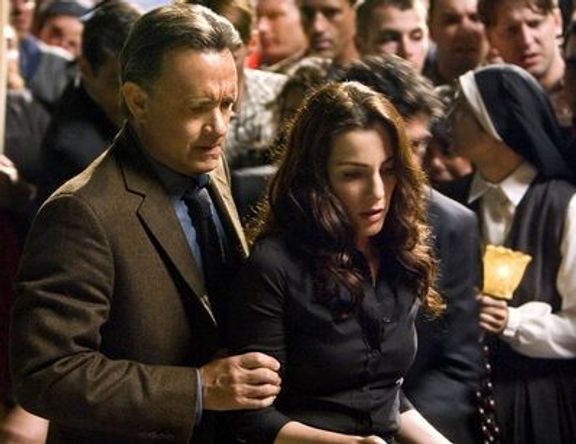 Tom Hanks a Ayelet Zurerová ve snímku Andělé a démoni (2009).