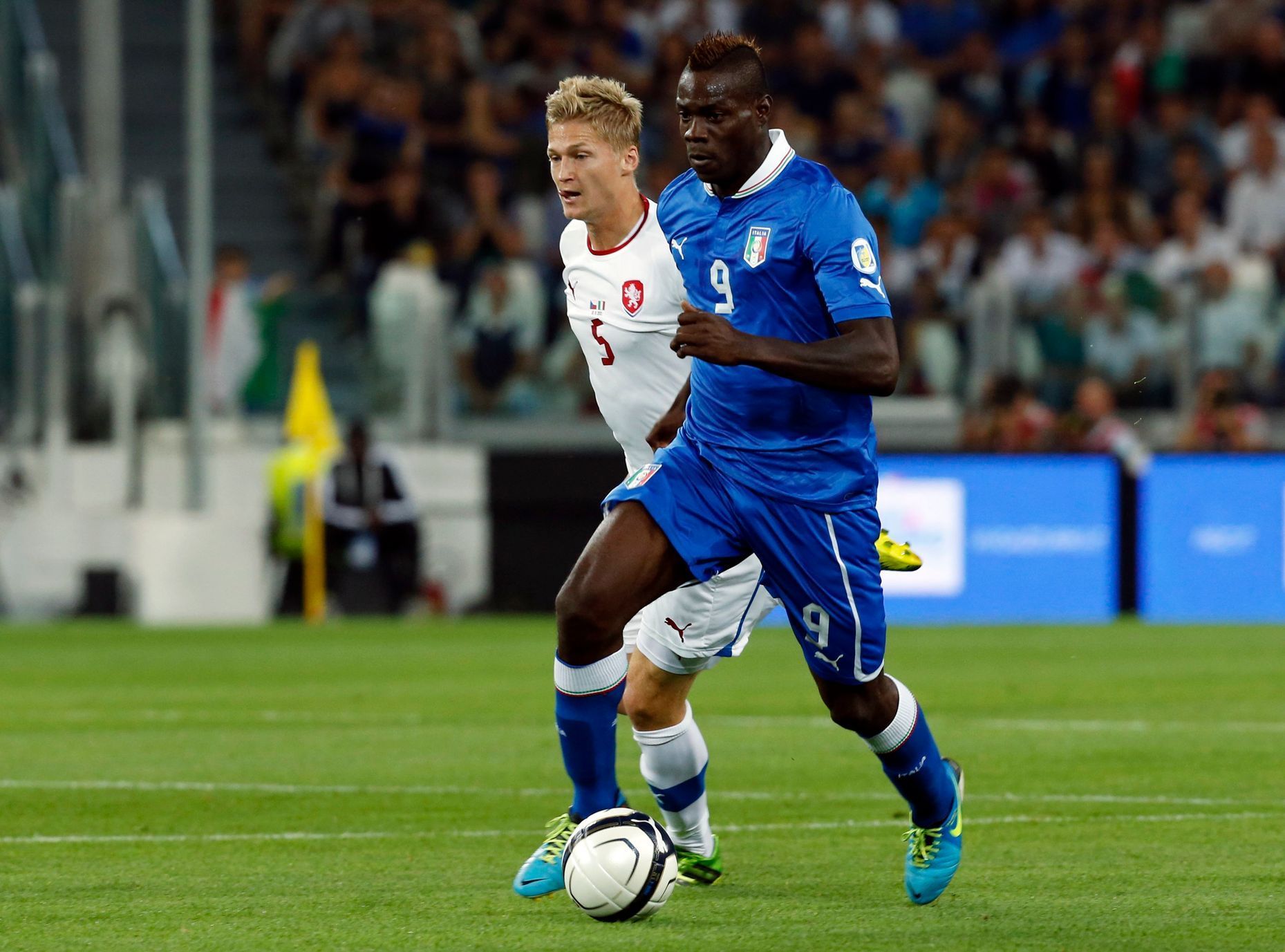 Italy's Balotelli challenges Czech Republic's Prochazka during their 2014 World Cup qualifying soccer match at the Juventus stadium in Turin