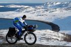 Kromě toho provází v únoru a březnu malé skupiny cyklistů po zasněženém Laponsku.