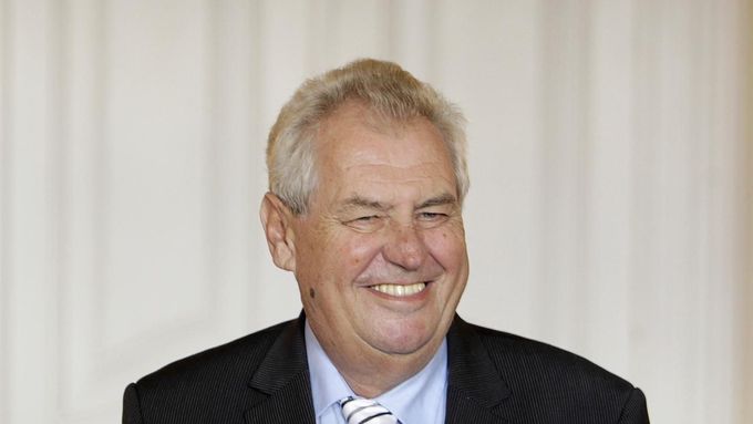 Úsměv prezidenta Zemana během demise Jiřího Rusnoka. 13. srpna 2013.