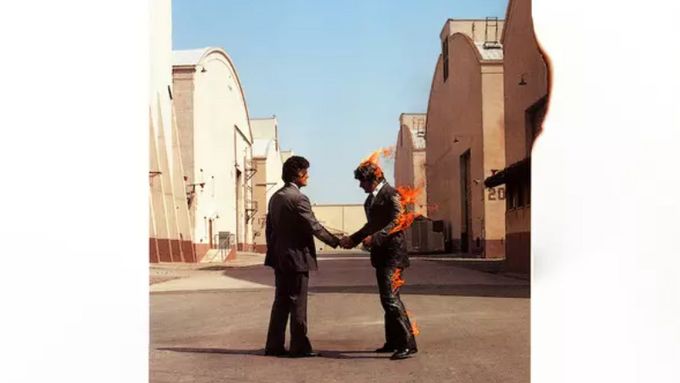 Obal alba Wish You Were Here rockové kapely Pink Floyd, na němž je zachycen hořící kaskadér Ronnie Rondell.