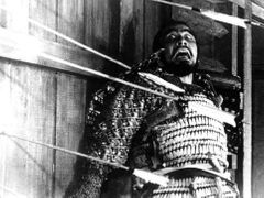 Krvavý trůn (r. Akira Kurosawa), adaptace Macbetha