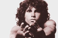 Můj milenec zabil Jima Morrisona, říká Marianne Faithfull
