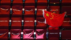 Čínská fanynka v zápase Česko - Čína na ZOH 2022