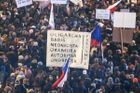 "Chceme slušnou vládu." Proti premiérovi Babišovi demonstrovali lidé v Praze a řadě dalších měst