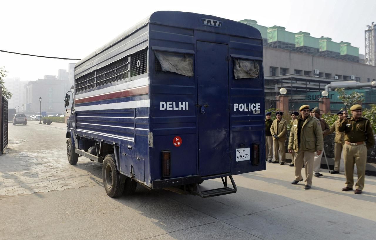 Indové, kteří znásilnili dívku v autobusu, jsou u soudu