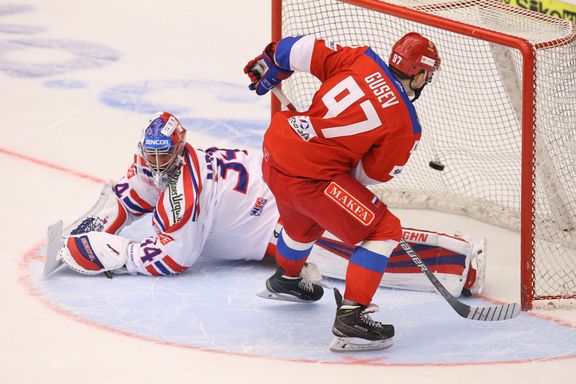 Nikita Gusev dominoval, v KHL za 57 zápasů posbíral 71 bodů. Takhle na EHT překonal Petra Mrázka