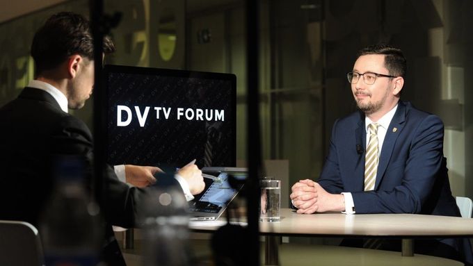 Jiří Ovčáček v pořadu DVTV Forum.