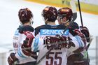 3. kolo hokejové Tipsport extraligy, HC Sparta Praha - HC Oceláři Třinec: Hokejisté Sparty se radují z gólu