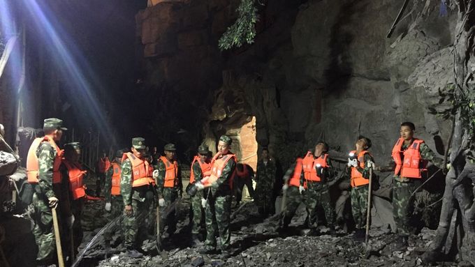Záchranářské práce po zemětřesení v Číně
